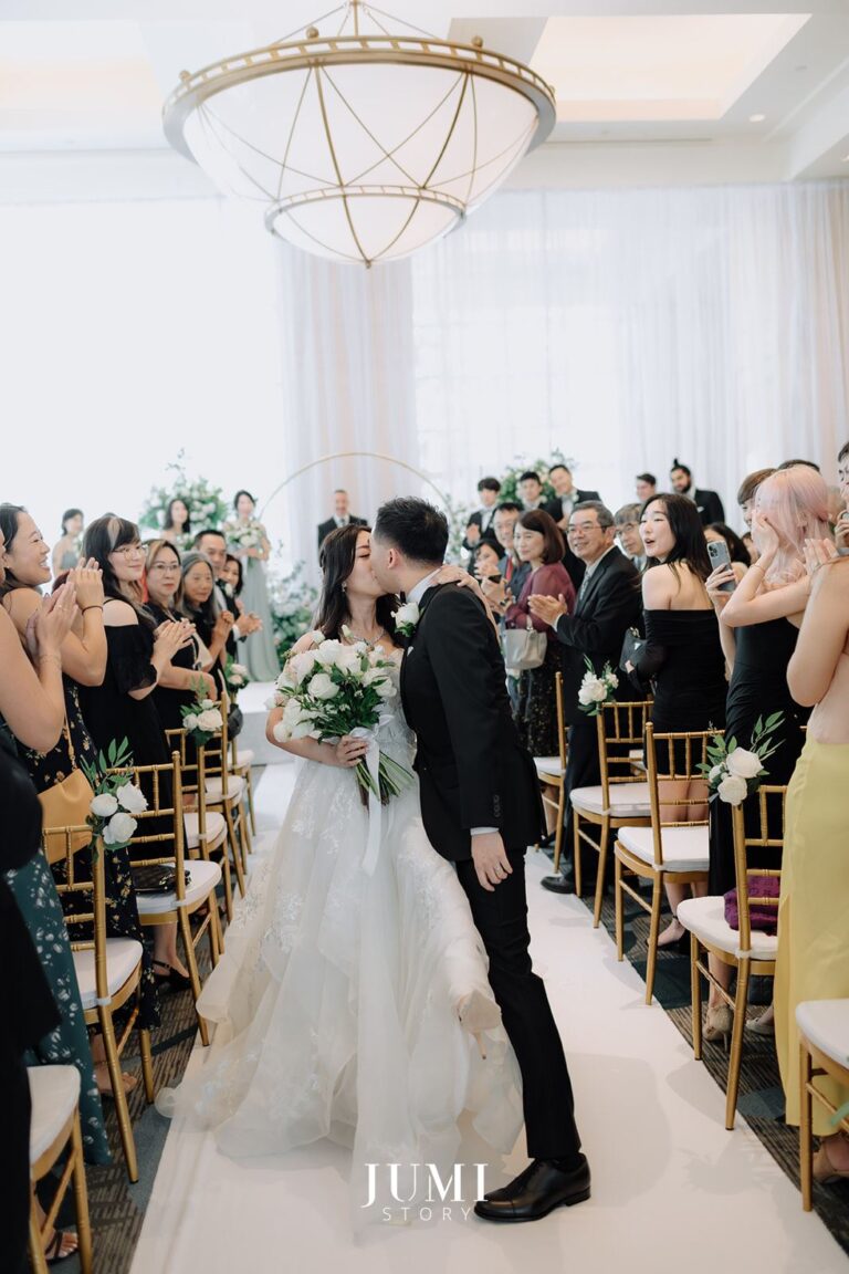 Jonathan Evans officiating Lixy and Andrew's ceremony